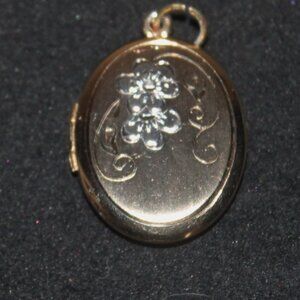 Vintage 14K Yellow & White  Gold Victorian Oval Locket Pendant 5 Grams